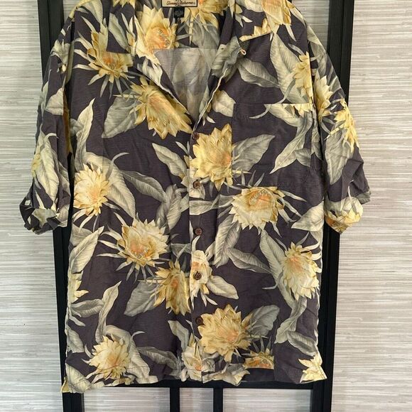 Tommy Bahama Other - Tommy Bahama vintage 100% silk gray yellow Hawaiian short sleeve 100% silk butto